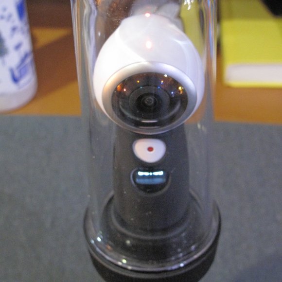 Samsung Gear 360 (2017 Edition) Real 360° 4K VR Camera - Picture 8 of 15